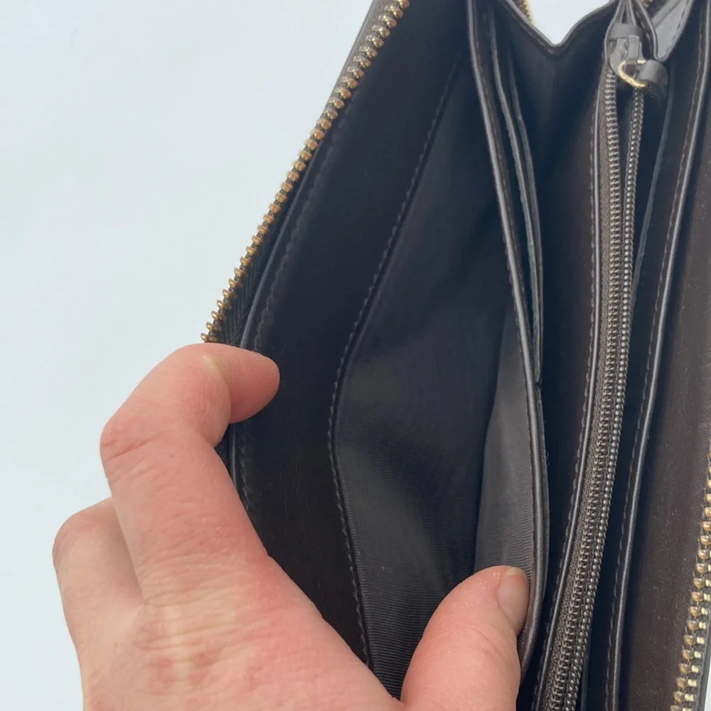 GUCCI GG LOGO TAN BROWN ZIPPY WALLET - Picture 10 of 17